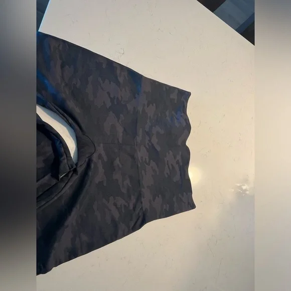 Spanx Cropped Look at Me Now Black Camo Leggings size 1X - Picture 5 of 14